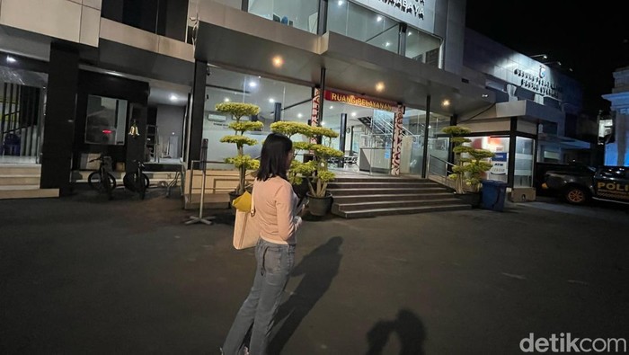 Korban dugaan penipuan piama Lisa Mariana lapor ke Polrestabes Surabaya