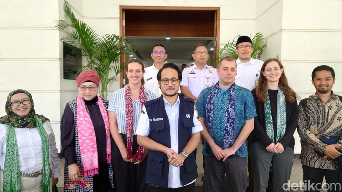 Kota Cilegon didatangi calon investor dari Cina dan Inggris. Kedua negara ini melirik investasi di bidang pelabuhan hingga pengelolaan sampah. (M Iqbal/detikcom)