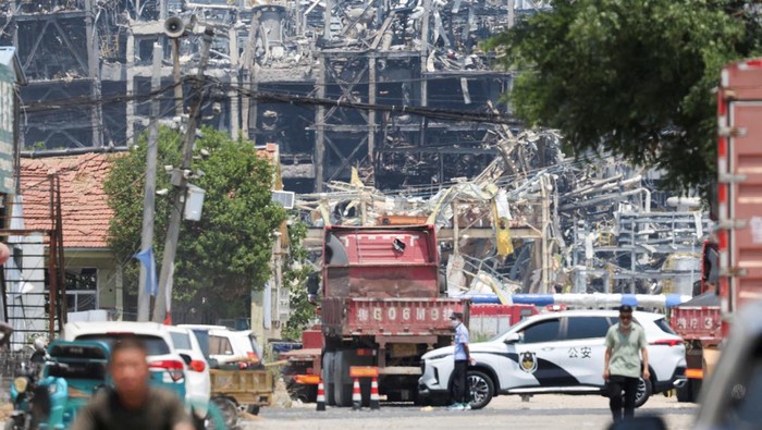 A police officer stands on the street near the site of the chemical plant explosion in Gaomi, Shandong province, China May 28, 2025. REUTERS/Go Nakamura     TPX IMAGES OF THE DAY