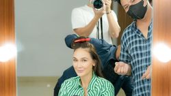 Luna Maya & Maxime Bouttier Makin Mesra, Kompak Cari Cuan Bareng Luna Maya & Maxime Bouttier Makin Mesra, Kompak Cari Cuan Bareng