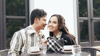 Lyodra dan Randy diketahui mempublikasikan hubungannya pada Natal 2024 lalu. Keduanya pun mengaku sama-sama bucin alias budak cinta. Foto: Instagram @lyodraofficial