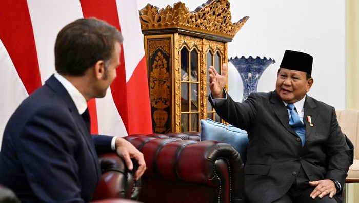 Macron duduk di ruang kerja Prabowo (Cahyo - Biro Pers Sekretariat Presiden)
