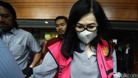 Sementara itu, Meirizka Widjaja yang merupakan ibunda dari Robert Tannur, hanya dituntut 4 tahun penjara. Ia dinilai memiliki keterlibatan yang lebih kecil dibanding dua terdakwa lainnya.