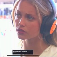 Wajah cantik Margarida Corceiro pun tampil saat pertandingan saat sedang menonton Lando Norris. Penampilan model tersebut sebagai tamu VIP yang terekam kamera Sky Sports mencuri perhatian. Foto: Instagram @magui_corceiro