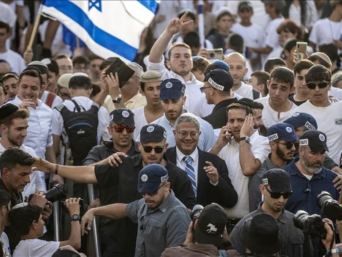 Menteri Keamanan Nasional Israel Itamar Ben-Gvir bersama warga Israel menyerbu halaman Masjid Al Aqsa, Senin, 26 Mei 2025.