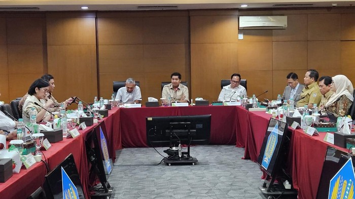 Menteri PKP Maruarar Sirait dalam Rapat Koordinasi Strategi Pencapaian FLPP Tahun 2025 di Kantor Direktorat Jenderal Kekayaan Negara (DJKN) Kementerian Keuangan