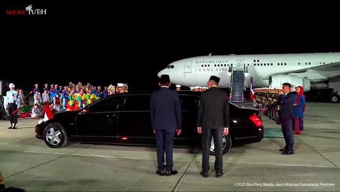Mobil penjemput Presiden Prancis Emmanuel Macron di Indonesia