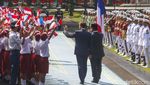 Momen Prabowo Sambut Macron di Istana Merdeka dengan Pelukan Hangat