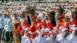 Momen Prabowo Sambut Macron di Istana Merdeka dengan Pelukan Hangat