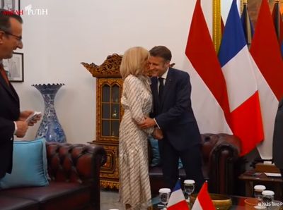 Presiden Prancis Macron Cipika-cipiki dengan Istri di Sela Bertemu Prabowo