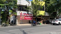 Nampak tak ada aktivitas di Ayam Goreng Widuran usai ditutup sejak Senin (26/5).