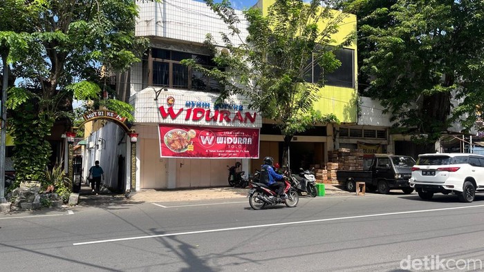Nampak tak ada aktivitas di Ayam Goreng Widuran usai ditutup sejak Senin (26/5).