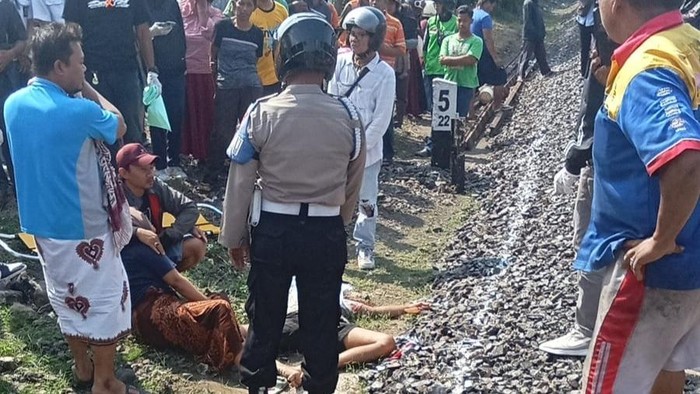 Pemotor di Sidoarjo tewas tertabrak KA Sri Tanjung
