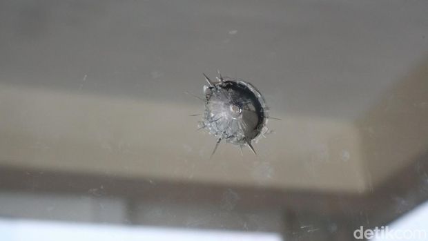 Penampakan bekas tembakan di kantor Desa Langse, Kecamatan Margorejo, Pati, Rabu (28/5/2025).