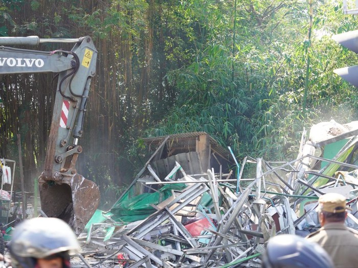 Penertiban bangunan liar