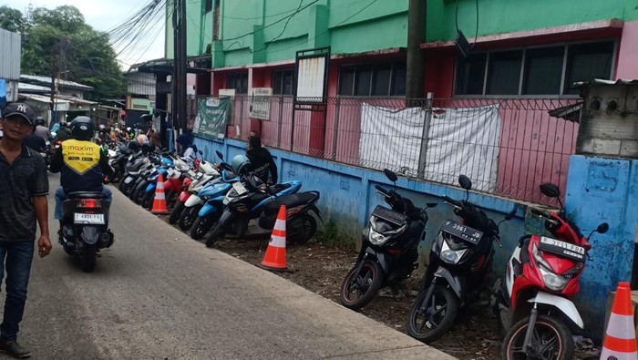 Penertiban pedagang kaki lima (PKL) dan parkir liar di area Pasar Ciluar, Sukaraja, Bogor, Jawa Barat, terus dilakukan. (Dok istimewa).