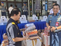 Lanal Labuan Bajo Gagalkan Penyelundupan 80 Ribu Batang Rokok-14 Motor