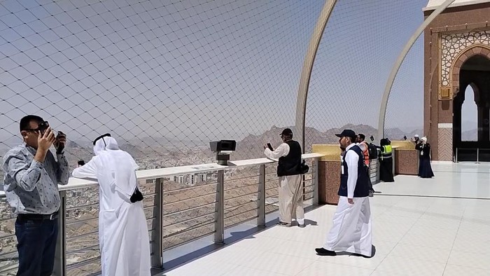 Potret Menara Abraj Al Bait atau Clock Tower