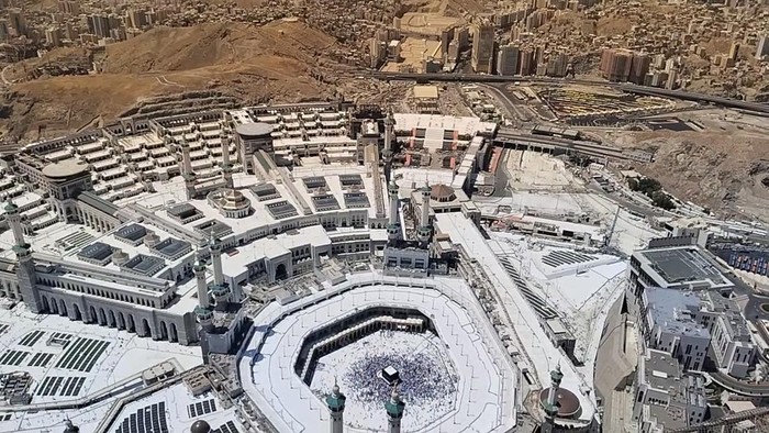 Potret Menara Abraj Al Bait atau Clock Tower
