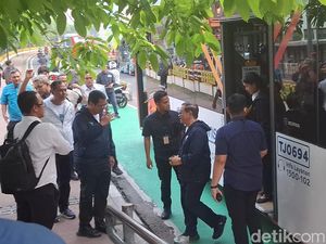 Naik Transjakarta, Pramono-Rano Tiba di Acara Relaunching JAKI