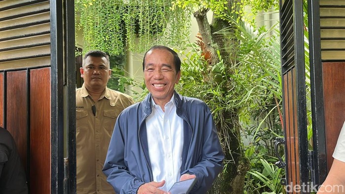 Presiden ke-7, Joko Widodo ditemui di Sumber, Banjarsari, Solo, Rabu (28/5/2025).