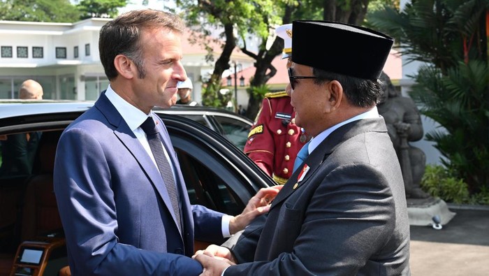 Presiden Macron ditemani istrinya, Brigitte Macron saat bertemu Prabowo (Cahyo - Biro Pers Sekretariat Presiden)