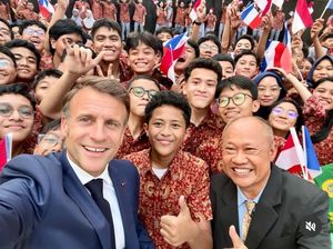 Macron Unggah Foto Bersama Siswa Jakarta: Orang Indonesia Cinta Prancis