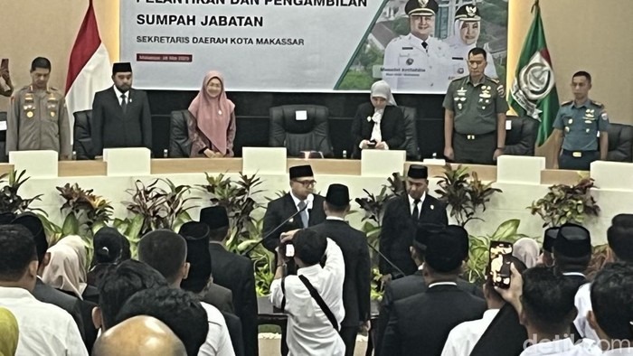 Prosesi pelantikan Sekda Makassar Andi Zulkifly.