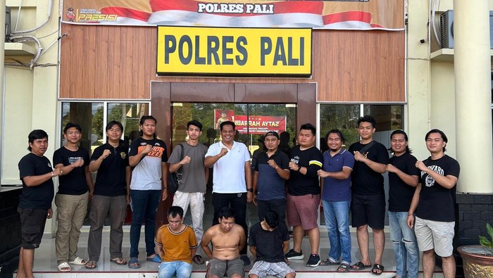 RA (29), GW (46) dan SE (37) saat diamankan polisi.