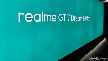 Peluncuran Realme GT 7 Dream Edition digelar Selasa, 27 Mei 2025, di Hangar Y, Meudon, Prancis. Varian ini menjadi sorotan utama berkat kolaborasi prestisius dengan tim Aston Martin Aramco Formula One, Foto: Rachmatunnisa/detikINET