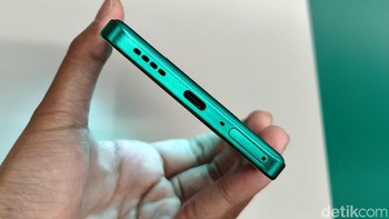 Baterai berkapasitas 7.000mAh dengan pengisian cepat 120W memastikan daya tahan lama dan pengisian kilat. Foto: Rachmatunnisa/detikINET