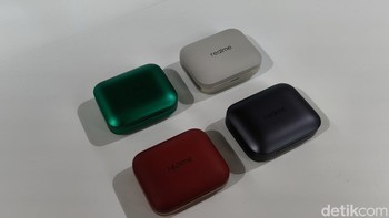 Lalu ada TWS pintar Realme Buds Air 7 Pro yang diklaim membawa revolusi di industri TWS dengan kehadirkan Gemini Assistant. TWS ini hadir dalam empat pilihan warna. Foto: Rachmatunnisa/detikINET