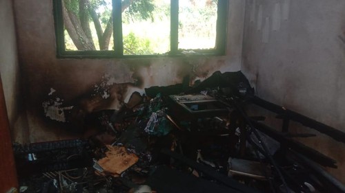 Ruangan lab fisika SMAN 1 Solor Barat terbakar, pagi tadi, Rabu (28/5/2025).