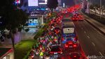 Merah! Jalan Sudirman Jaksel Macet Parah