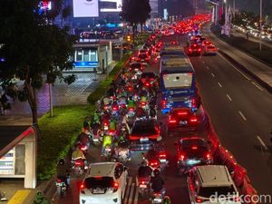4 Cerita Mereka yang Terjebak Macet Parah Jakarta 28 Mei 2025