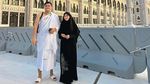 Ryana Dea Menghadap Kabah, Masih Gak Sangka Suami Beri Kejutan Naik Haji