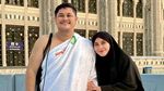 Ryana Dea Menghadap Kabah, Masih Gak Sangka Suami Beri Kejutan Naik Haji