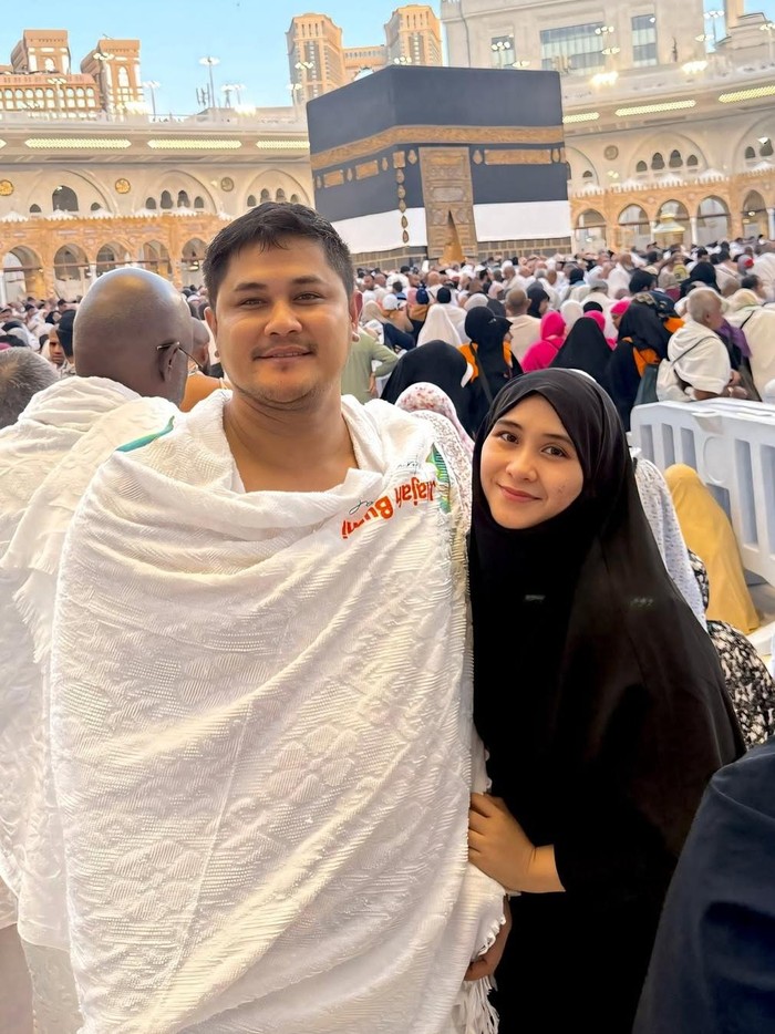 Ryana Dea Ryana Dea dan Puadin Redi naik haji