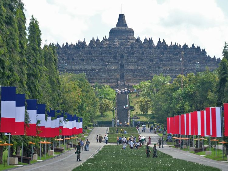 Borobudur Jadi Warisan Dunia Pertama yang Dipasangi Stairlift