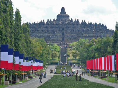 Borobudur Jadi Warisan Dunia Pertama yang Dipasangi Stairlift