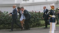 Meski demikian, Victoire tetap melanjutkan agenda kenegaraan di Istana Merdeka.