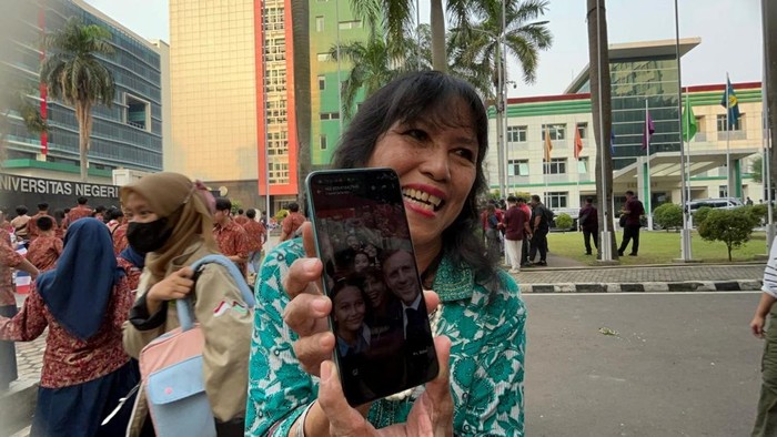 Senangnya warga UNJ bisa bertemu Presiden Prancis Emmanuel Macron