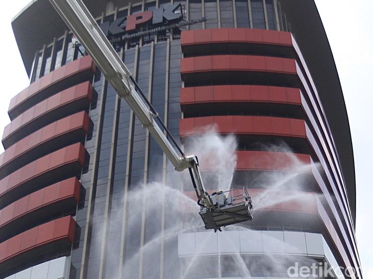 Simulasi Penanggulangan Kebakaran di Gedung Merah Putih KPK