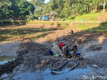 Hampir 10 Tahun, Ekskavator Terjebak di Danau Mangunan Akhirnya Dievakuasi