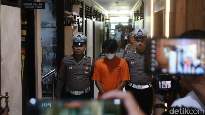 Tampang Christiano Pengarapenta Pengidahen Tarigan (21)  tersangka kecelakaan di Jalan Palagan, Slemanm Rabu (28/5/2025).