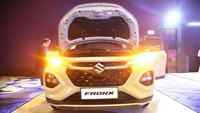 Untuk bagian belakang, Suzuki mendesain Fronx dengan siluet coupe yang stylish. Desainnya kuat dan solid berkat bentuk fender dan bumper yang dibuat lebih tebal.