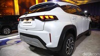Dari segi eksterior, Suzuki Fronx mengadopsi konsep desain Dynamic Coupe-Style SUV. Desain mobil ini menggabungkan kekuatan, kualitas, dan kecanggihan.