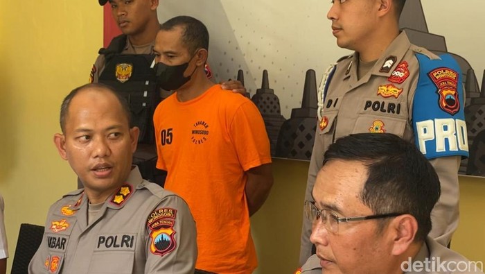 Tersangka penusukan terhadap korban seorang karyawan swasta di Wonosobo yang ditangkap Satreskrim Polres Wonosobo, Rabu (28/5/2025).