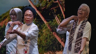 Lansia Jakarta Tampil Enerjik Lewat Tari Keroncong di TIM
