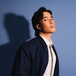 Pelayat Berdatangan ke Rumah Duka Vidi Aldiano